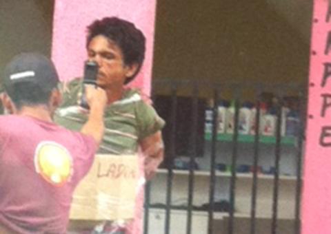 Ladrão é amarrado pela população com fita gomada em Manaus